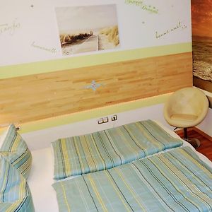 Chambre Lit King-Size avec Accès aux Personnes Handicapées